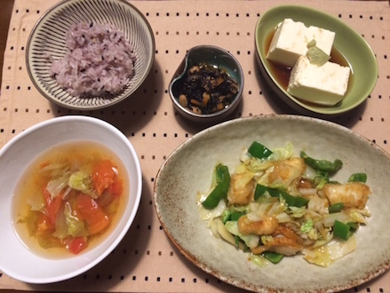 2015.07.29ほたてとイカの油淋鶏＆山芋豆腐＆ひし?き豆＆トマトとレタスのお吸い物3.jpg