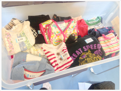 バザー提供品の衣類たち