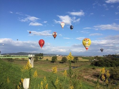 県南 一関市 秋空にカラフルな気球 バルーンフェスティバル イーハトーブログ 楽天ブログ