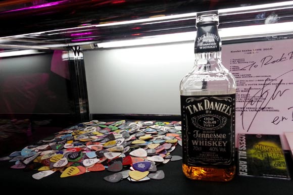 31 RBR Zeppなんば内 B'z展示 2.jpg