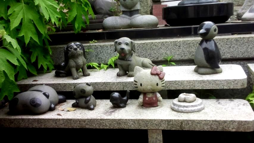 キャラクターと犬.jpg