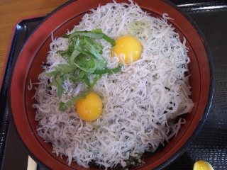 彼女のしらす丼