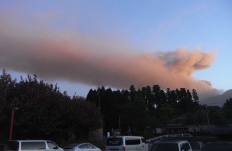 流れる火山灰。阿蘇山