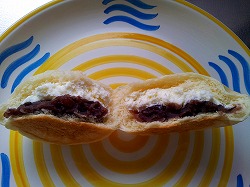 冷やして食べるクリームあんぱん