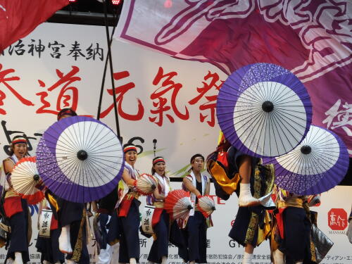 スーパーよさこい 原宿口ステージ