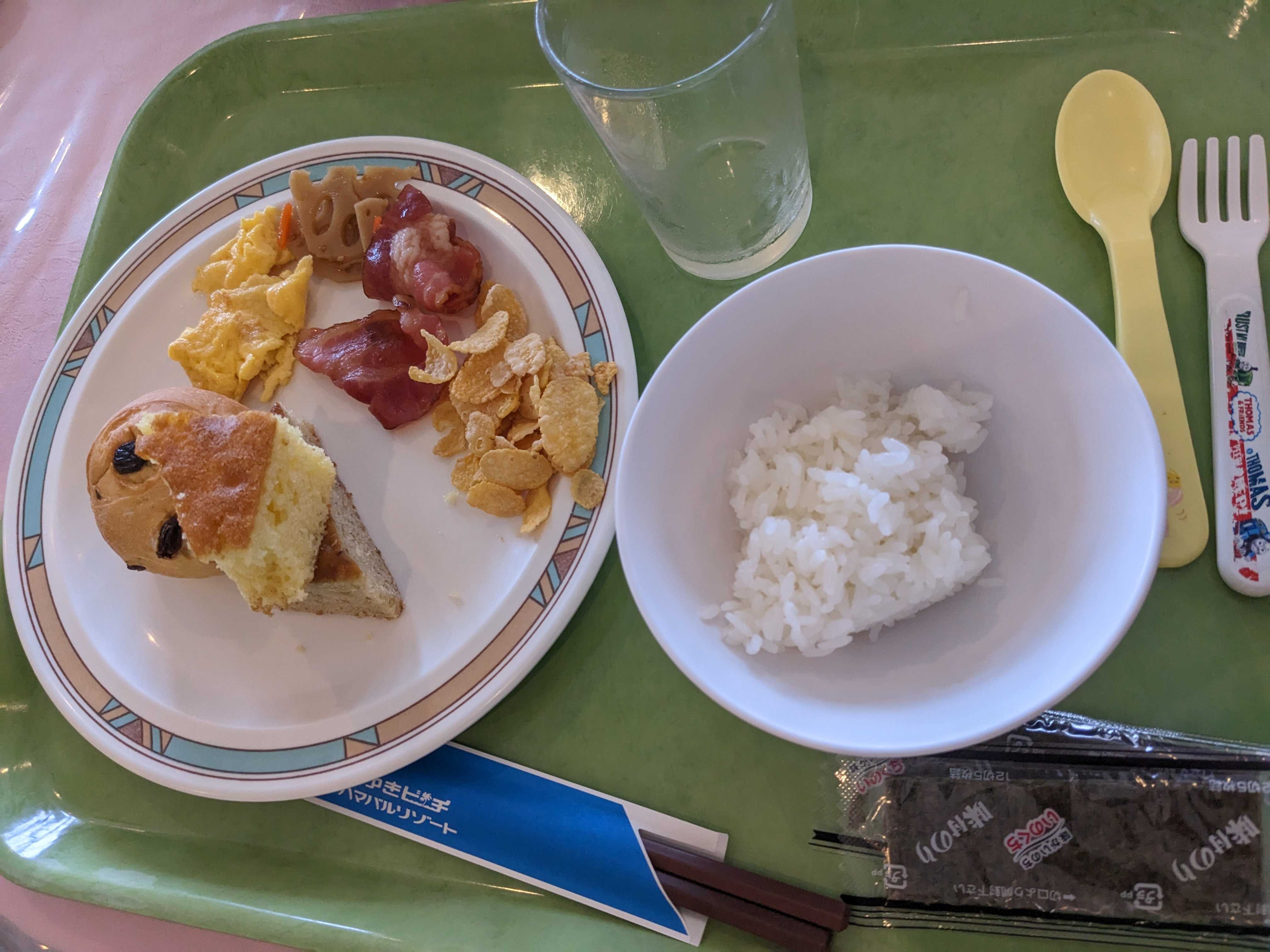 みゆきハマバルリゾートの子供用に取って来た朝食ビュッフェ