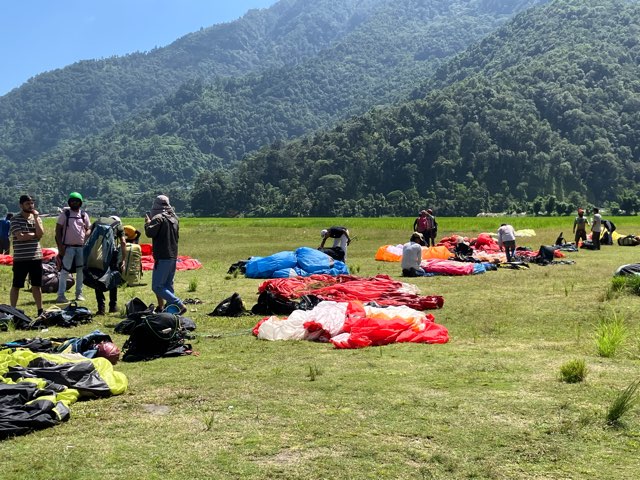 ネパール5日目ポカラ 午前パラグライダー午後はショッピング そして