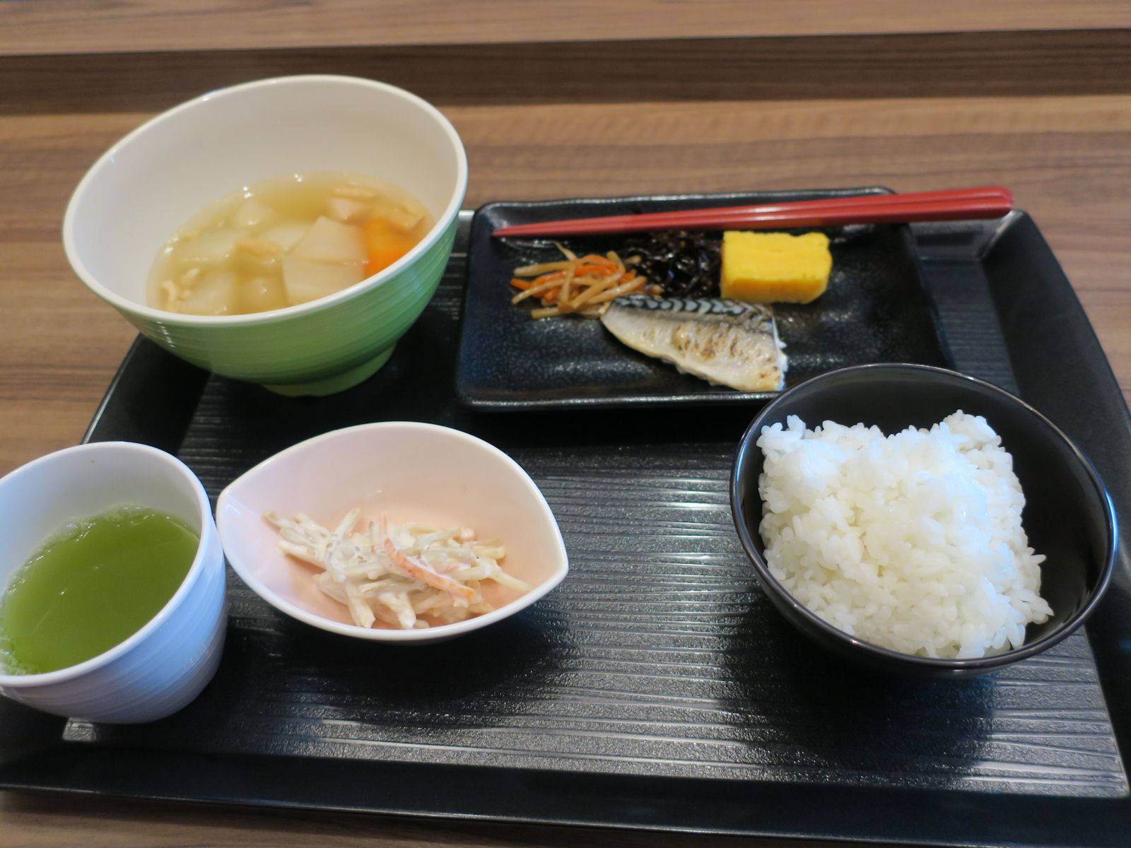 オットのごぼうサラダと私のマカロニサラダは交換しました