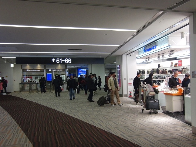 免税店で買うのは煙草とウィスキーのみ