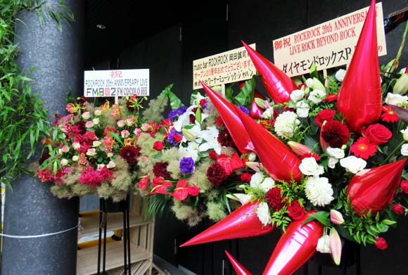 16 RBR Zeppなんば入口とお花 5.JPG