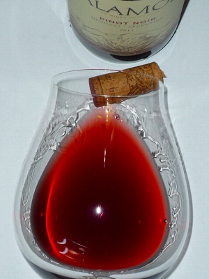 Bodega Catena Zapata Alamos PN 2011 glass.jpg