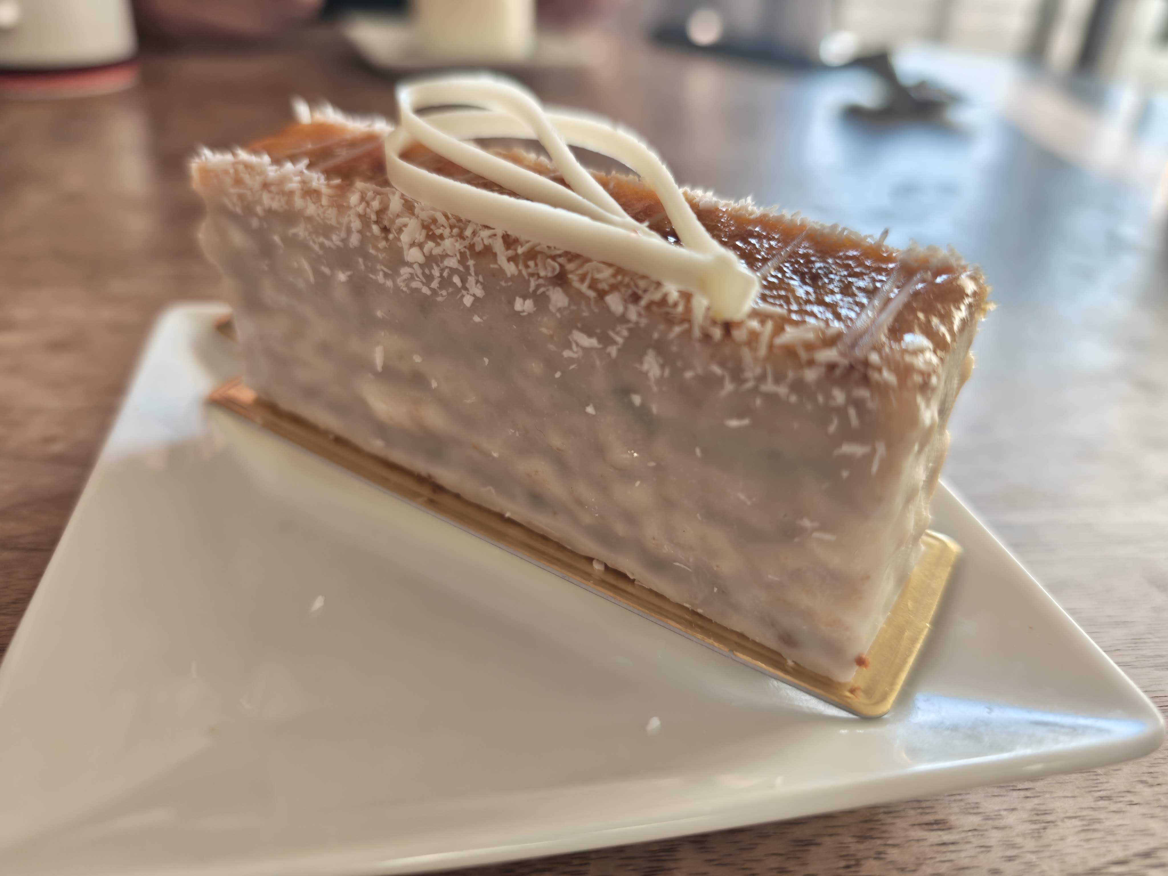 東船橋駅　ケーキ屋　MAISON PEANUTS CHIBA（メゾンピーナッツチバ）　パッションフルーツとピーナッツのケーキ