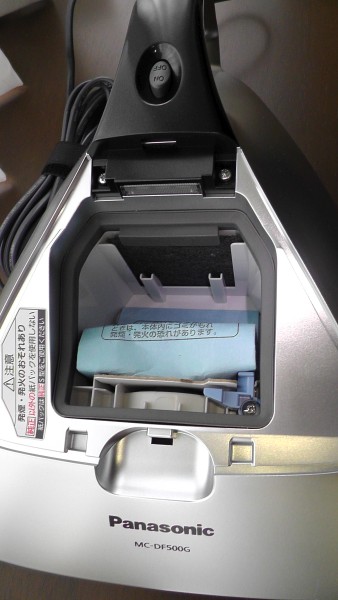 ふとん掃除機 パナソニック MC-DF500G　フタを外して中を見る