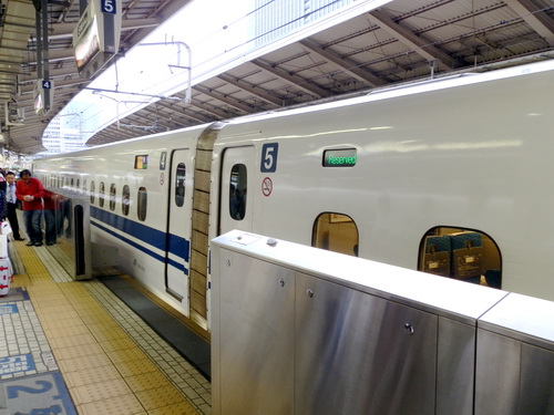 東京駅新幹線.jpg