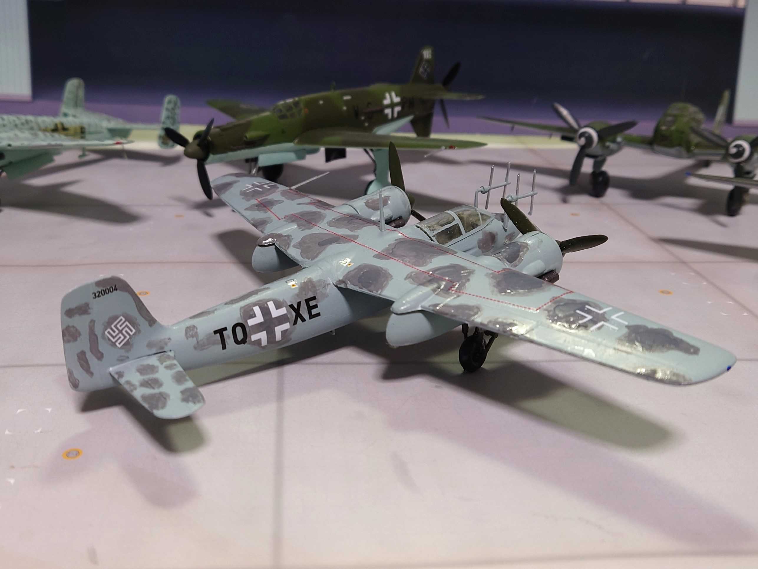 Amazon | ハセガワ 1/72 ドイツ空軍 フォッケウルフ Ta154V-3