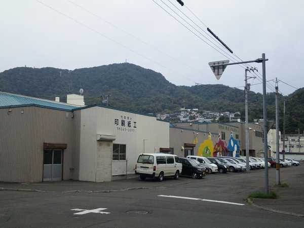 印刷工場の左側まっすぐ行くと伏見中学校があるのだー