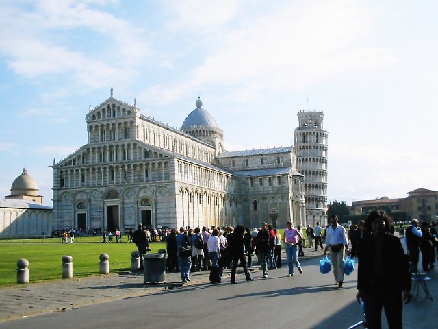 イタリア、ピサの大聖堂とピサの斜塔