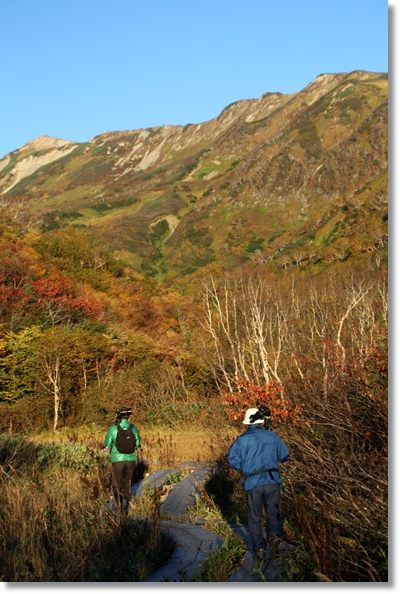 栂池自然園-5 移動するカメラマンたち 15.10.3