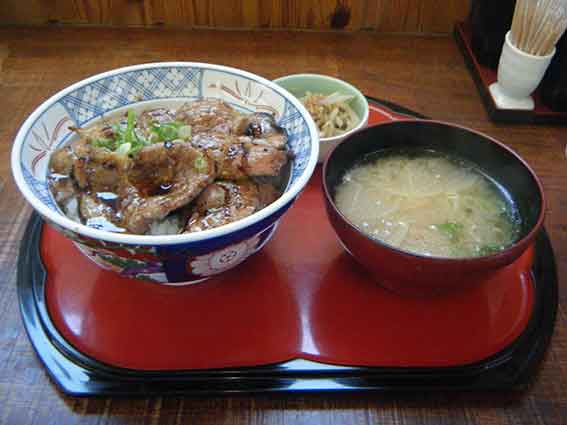 源喜亭の「炭焼豚丼」-1♪