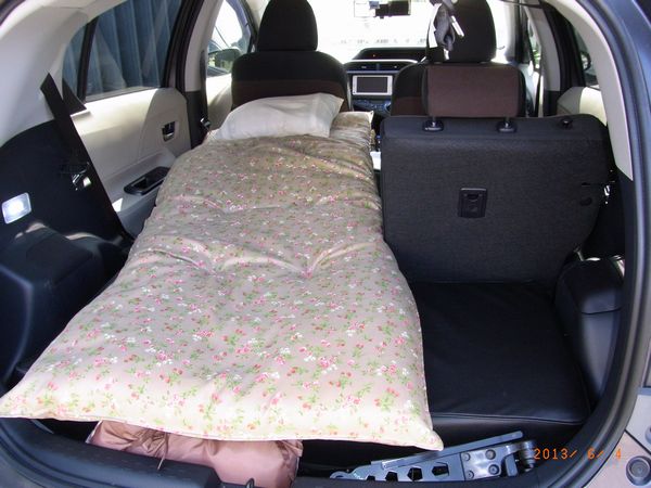 車中泊用簡易ベッド.jpg