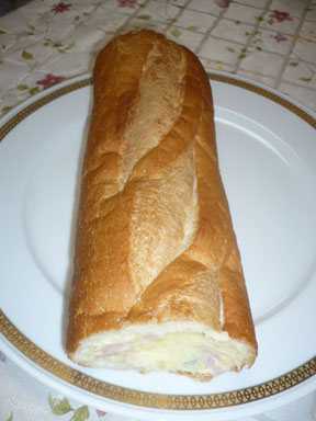 ポテサラのフランスパン詰め_01.jpg