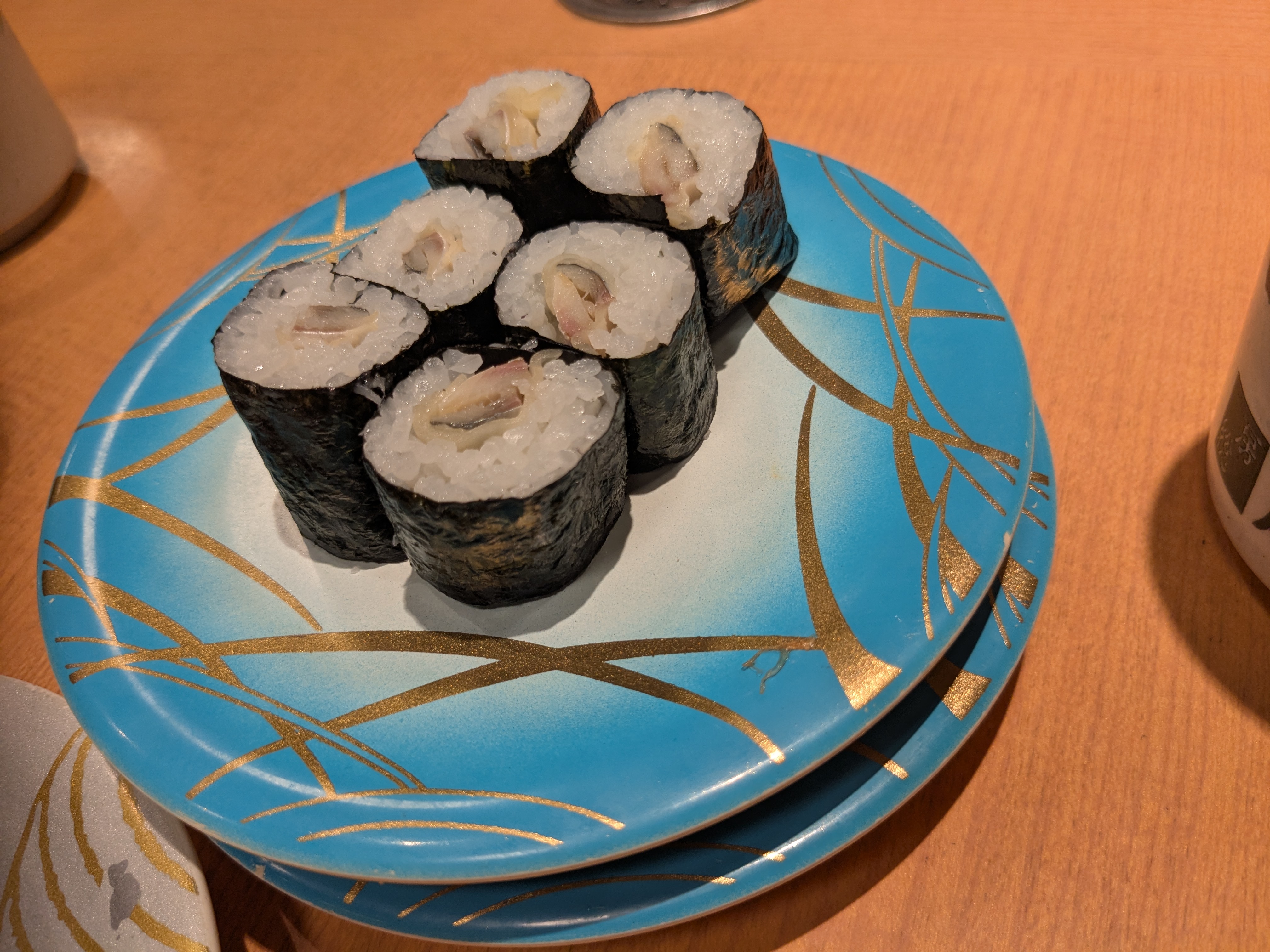 安房鴨川駅　子連れ夕食　地魚回転寿司 丸藤　小肌ガリ巻