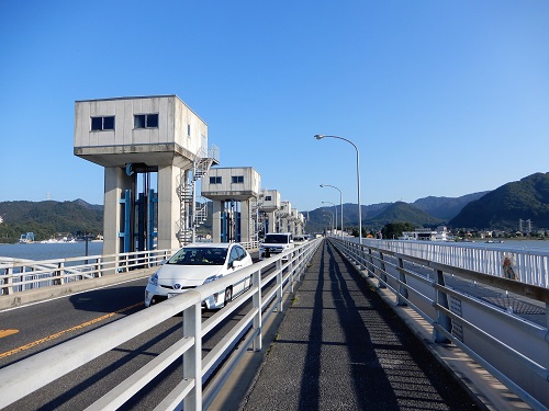 児島湖突堤の道.JPG