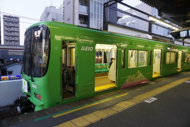 京王線 TAKAO 緑のラッピング電車3