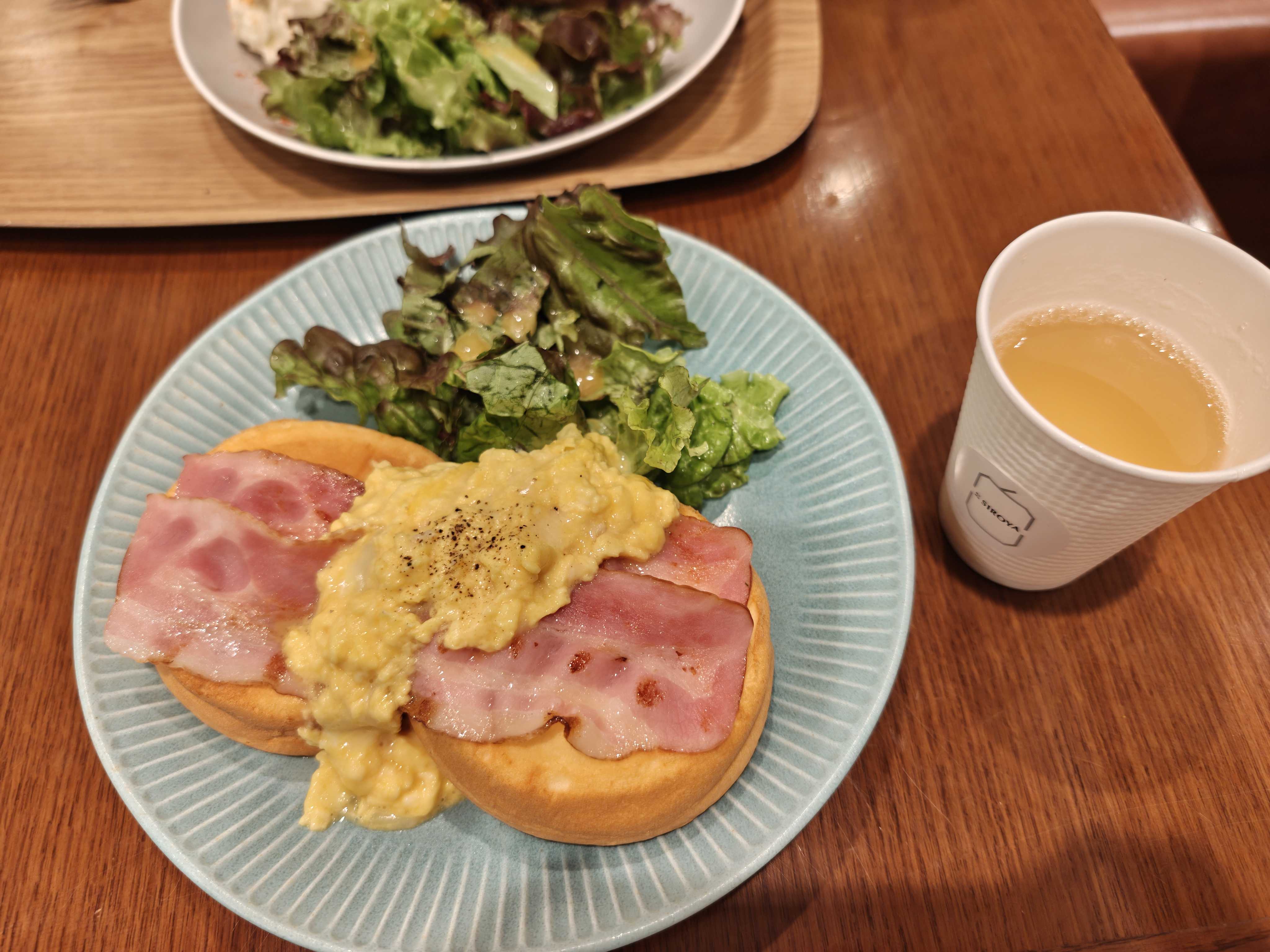 JR札幌駅　菓子と喫茶SIROYA　白い恋人の石屋製菓のカフェ　パンケーキモーニングセット