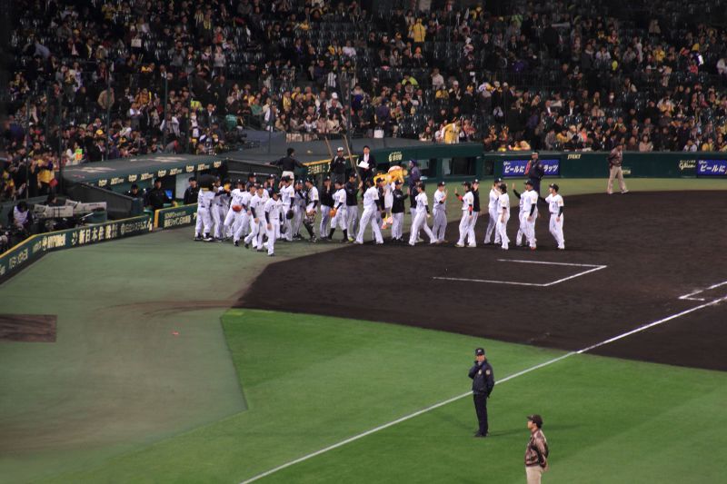 甲子園ナイター_011ハイタッチ.jpg