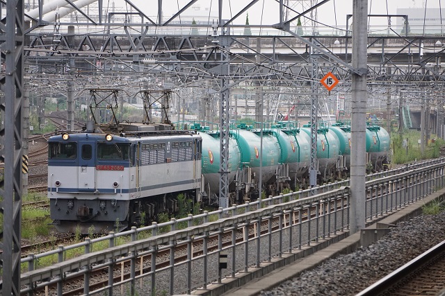 185系 修学旅行と回送の 離合3