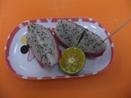 マンゴーベル＠那覇・平和通りのカット・ドラゴンフルーツ