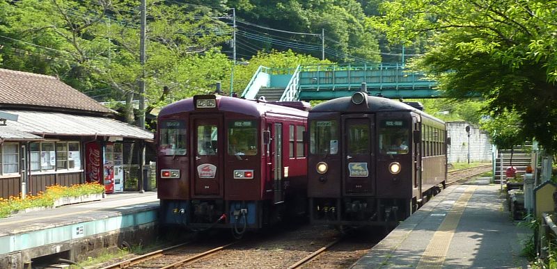 神戸駅（ごうどえき）　普通列車交換