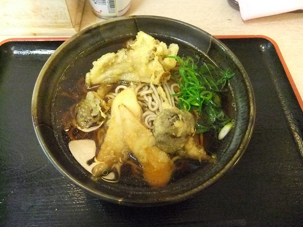 あずみ飯田橋店の松茸と舞茸の天ぷらそば１