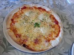 ４種のチーズピザ