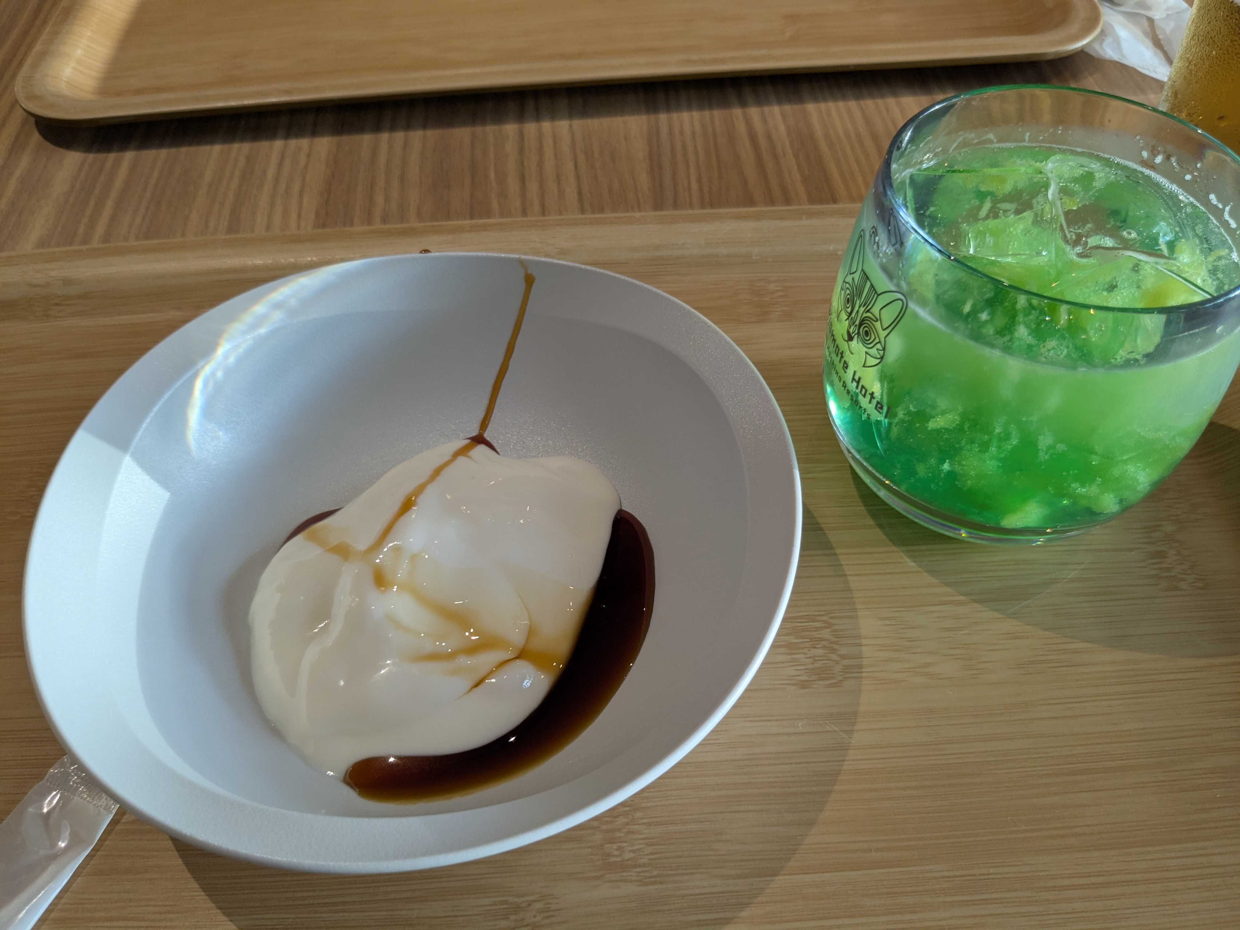 西表島ホテル by 星野リゾート 夕食ビュッフェ　ジーマーミ豆腐とパイン＆ミントカクテル