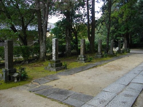 東光寺家臣廟所 (500x375).jpg