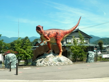 恐竜のオブジェ　7.25　2015