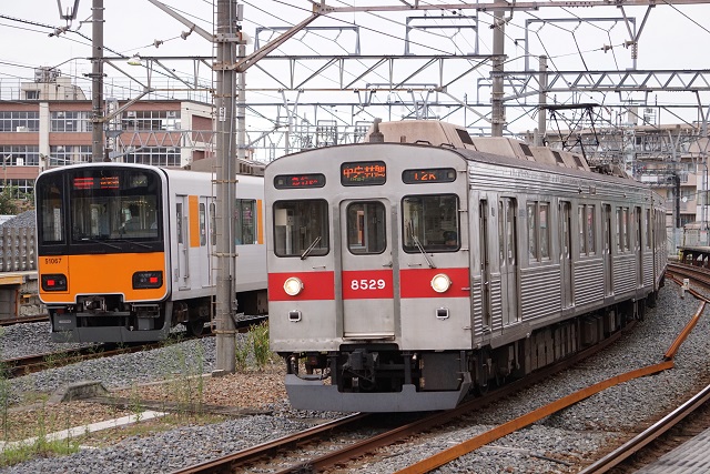 東武特急｢きりふり｣ & 東急 溝の口～長津田駅間 開通５０周年マ―ク付き2