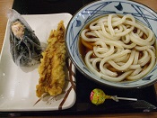 冷しぶっかけうどん　かしわ天　鮭おむすび