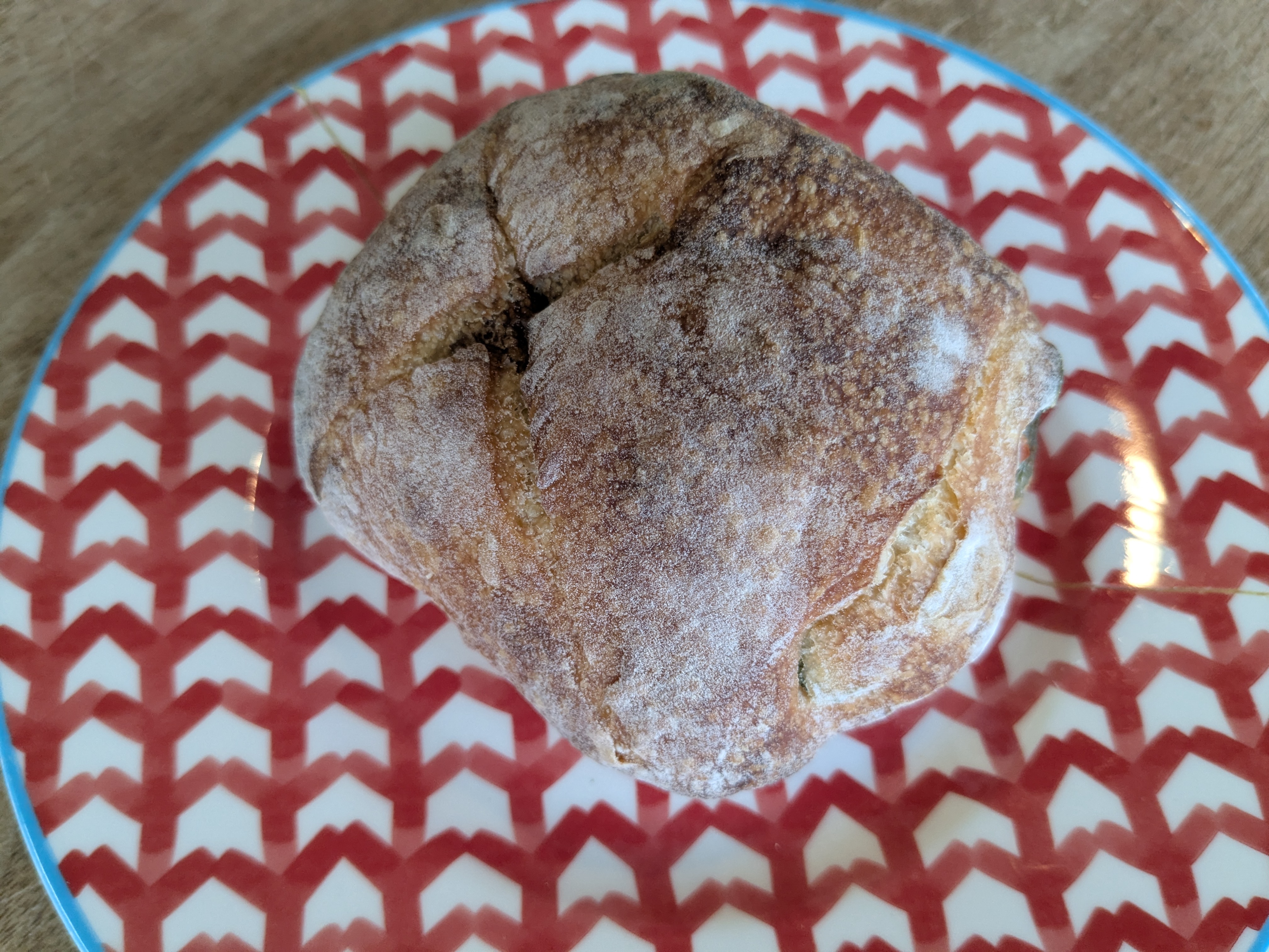 銀座パン屋　ル・プチメック　大葉とベーコンのパン