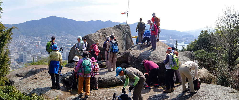 鉢巻山・八畳岩