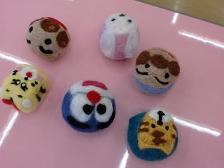 愛育園羊毛ボール作り 005.jpg