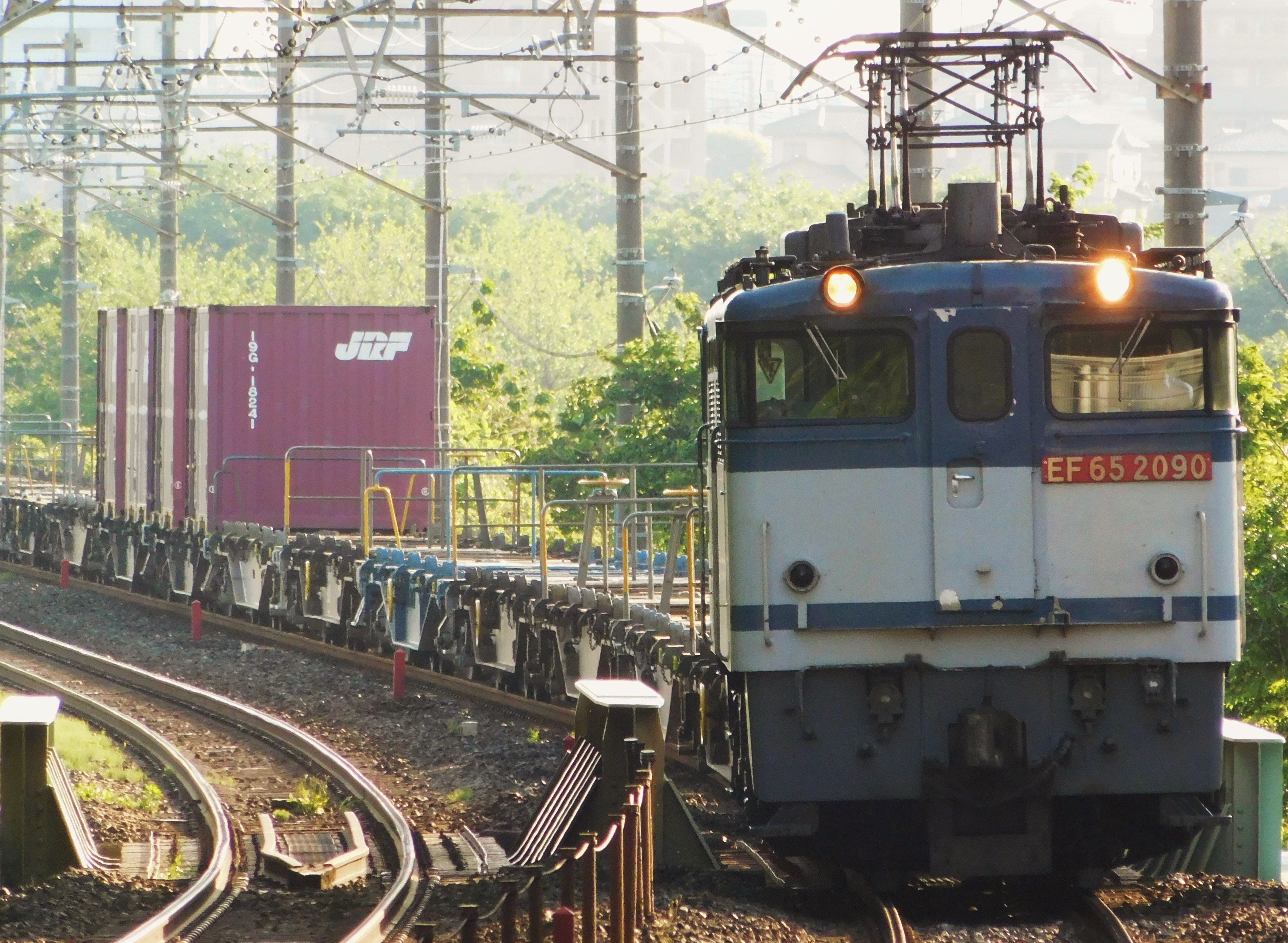 武蔵野線を走るスカスカのコンテナ貨物列車77レ | arakazu1554のブログ