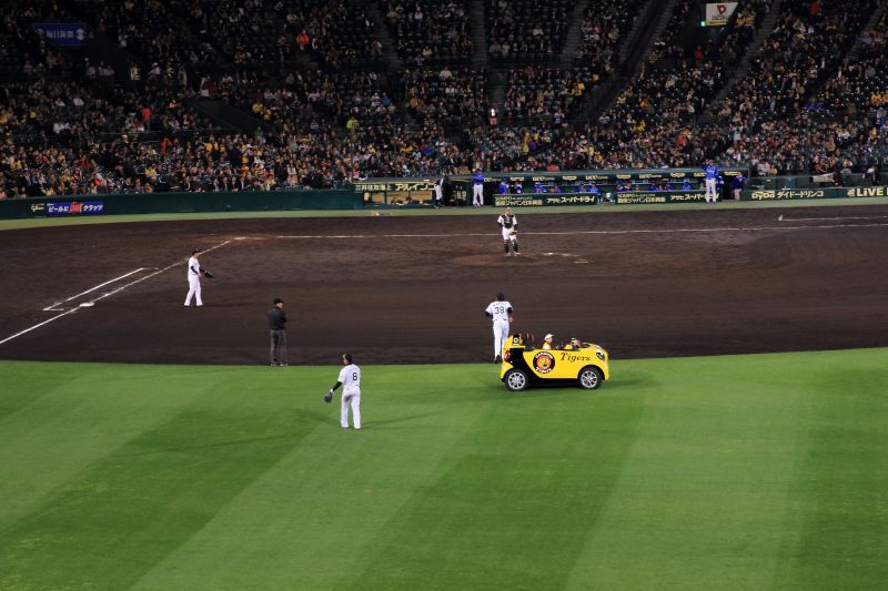 甲子園ナイター_008新守護神マテオ登場.jpg