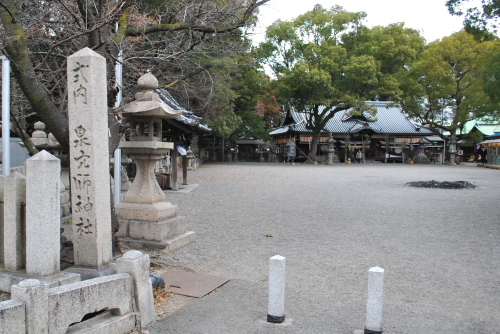 泉穴師神社