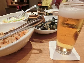 生ビールと惣菜.jpg