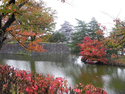 紅葉と松本城