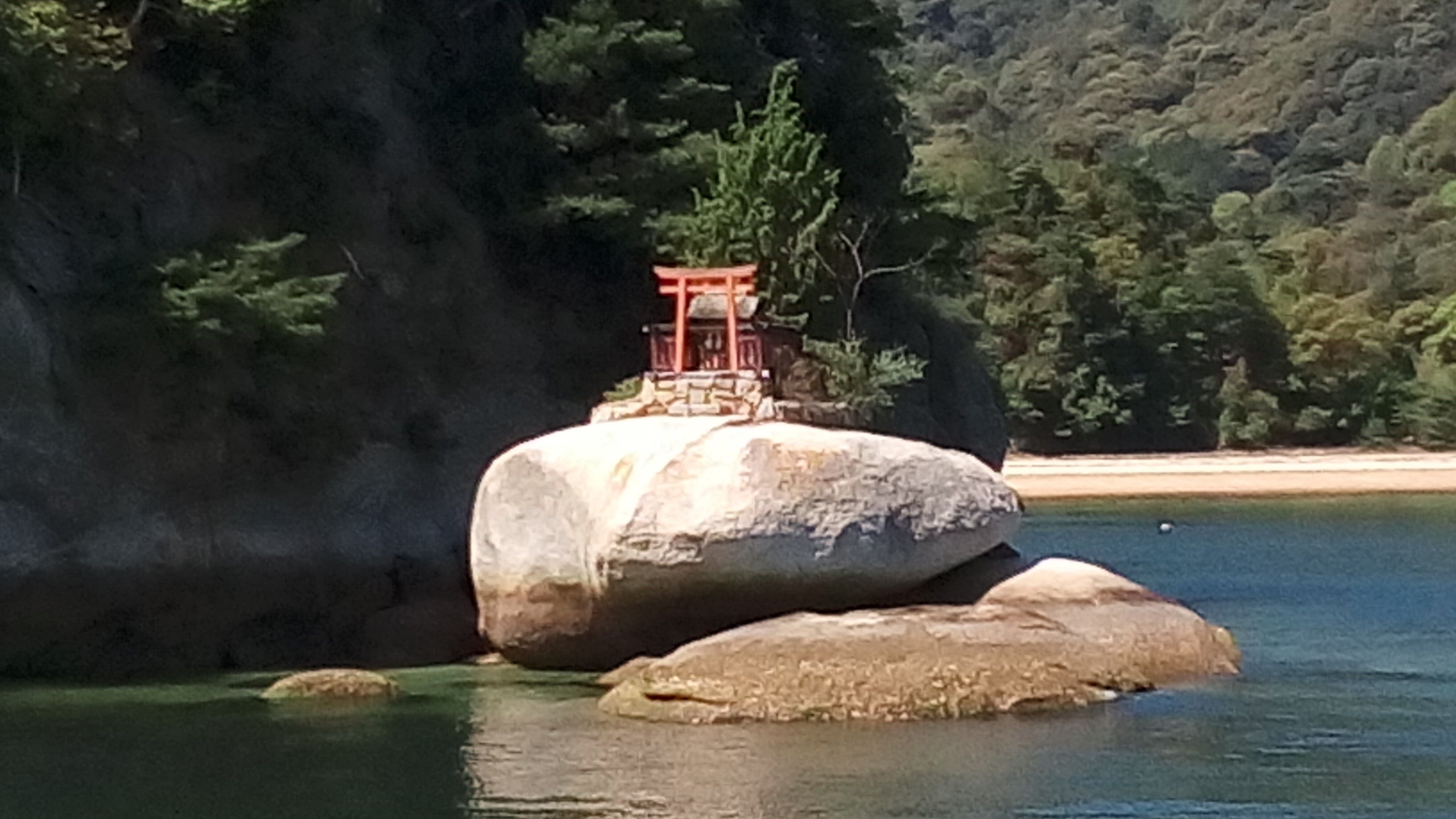 安芸の宮島 海岸部の巨石群の考察 その1 | megalithic Pyramid