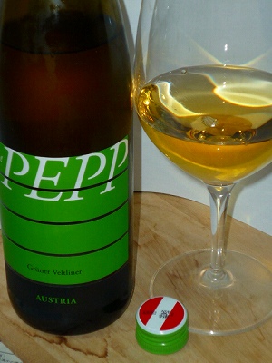 Ewald Gruber Green Pepp GrunerVeltliner 2014 glass.jpg